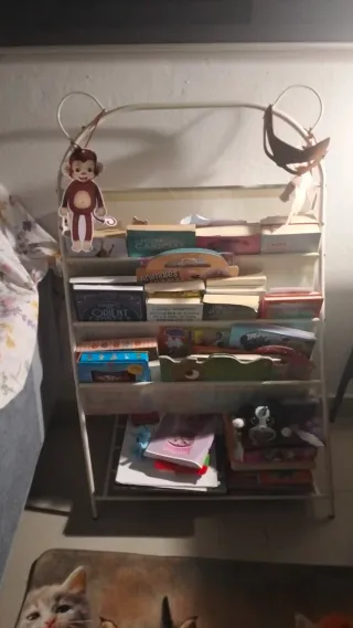 Librería infantil blanca tela y metal