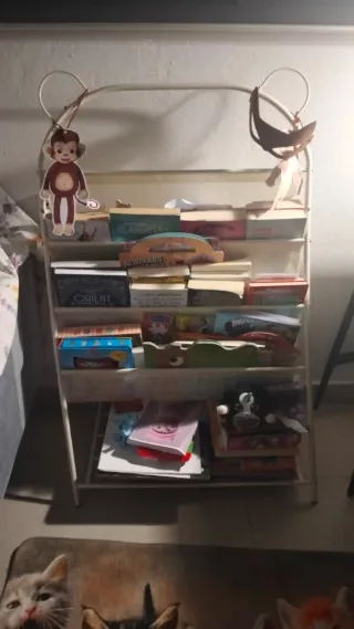 Librería infantil blanca tela y metal