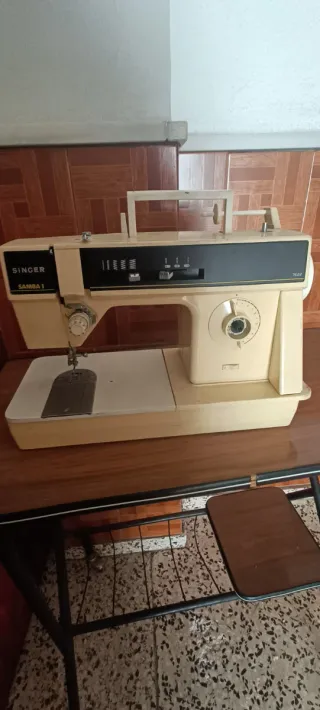 Máquina coser para arreglar o piezas