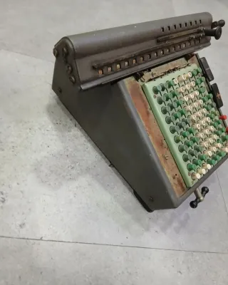 Calculadora Antigua Mecánica