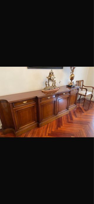 Mueble de comedor clásico de madera maziza