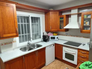 Muebles de cocina madera y cristal