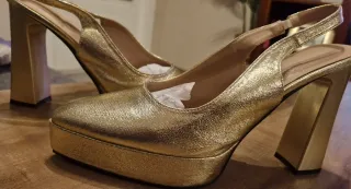 Zapatos de tacón dorados plataforma