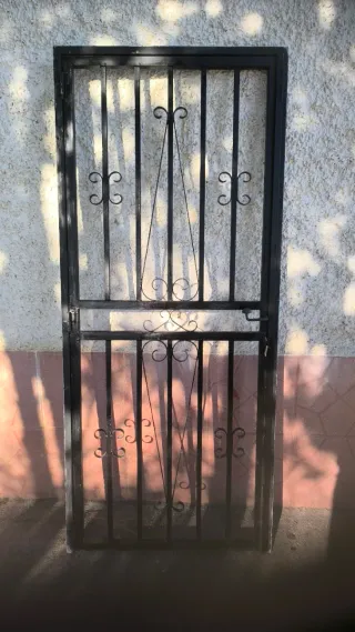 PUERTA DE HIERRO 2,10X90