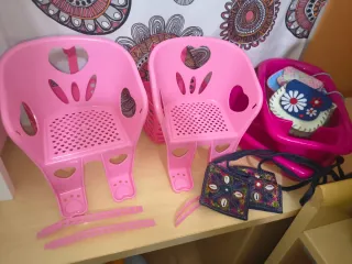 2 Sillas Rosas Juguete + Accesorios