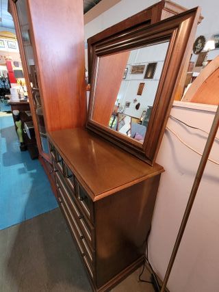 COMODA DE MADERA CON ESPEJO