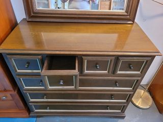 COMODA DE MADERA CON ESPEJO