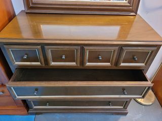COMODA DE MADERA CON ESPEJO