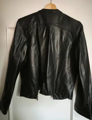 Chaqueta efecto piel Kiabi negra Talla S