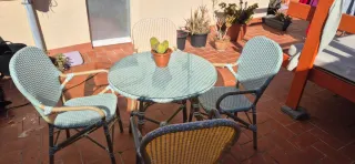 Mesa y 4 Sillas Terraza Metal, Plástico y Cristal