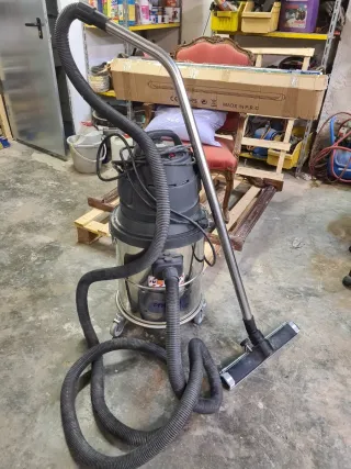 Aspirador industrial clase M, en perfecto estado