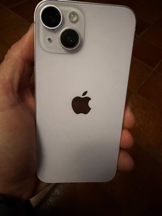 2 iPhones: 14 Morado y 15 Verde