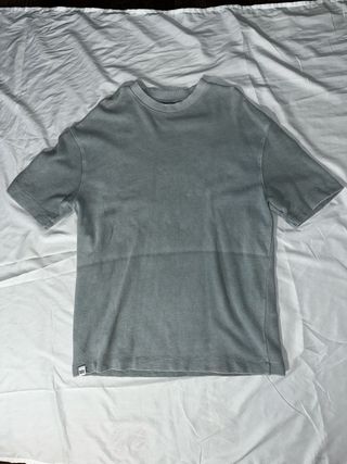 Camiseta oversize gris marca lefties.