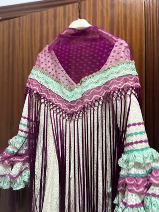 Traje de flamenca beige con volantes