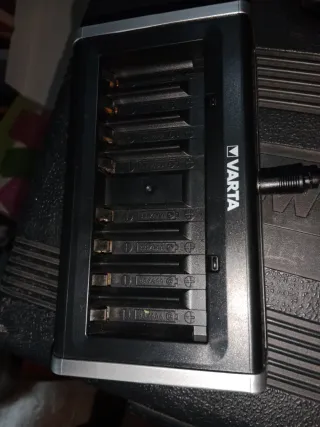 Cargador Varta LCD Multi Charger Type 576