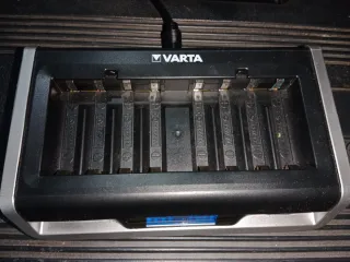 Cargador Varta LCD Multi Charger Type 576