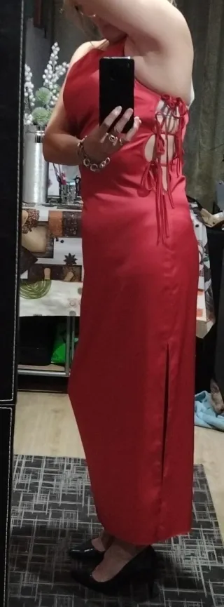 Vestido rojo largo con aberturas