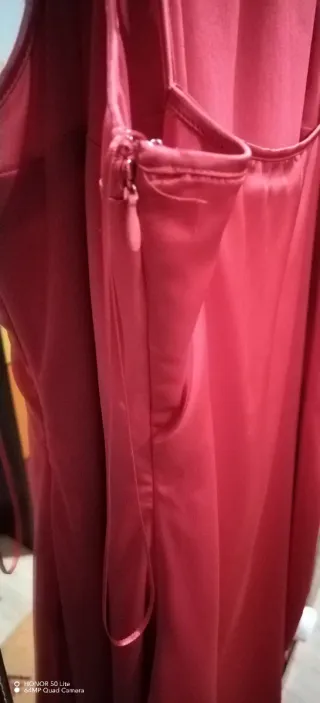 Vestido rojo largo con aberturas