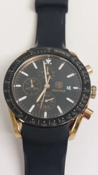 Reloj cronógrafo Benyar negro y dorado