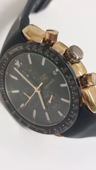 Reloj cronógrafo Benyar negro y dorado