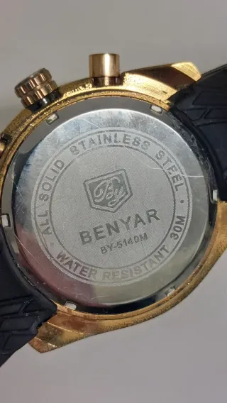 Reloj cronógrafo Benyar negro y dorado