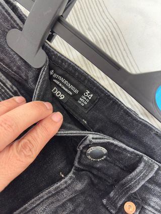 Pantalón vaquero Stradivarius negro mujer