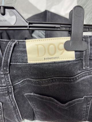 Pantalón vaquero Stradivarius negro mujer