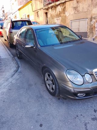 Mercedes-Benz Clase E 320 (W211) - Automático - As