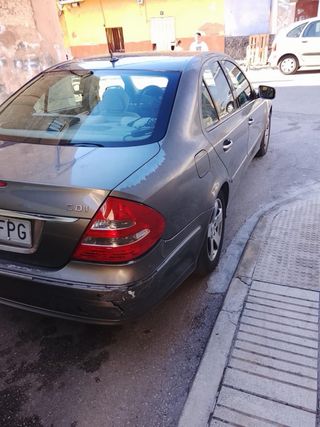 Mercedes-Benz Clase E 320 (W211) - Automático - As