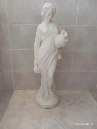 Statuina in gesso donna con anfora