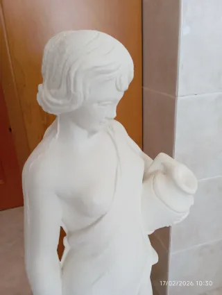 Statuina in gesso donna con anfora