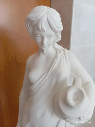 Statuina in gesso donna con anfora