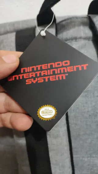 ✅Mochila Nintendo NES gris