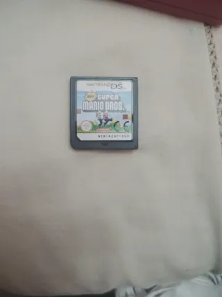 Nintendo DS rosa + Super Mario Bros + cargador