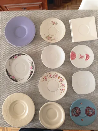 Conjunto de 12 pratos de chá/café