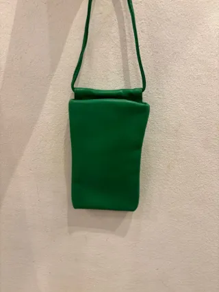 Bolso móvil Zara verde