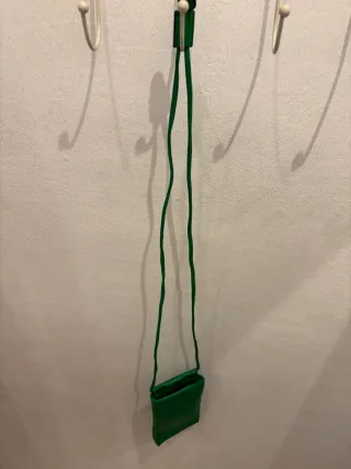 Bolso móvil Zara verde