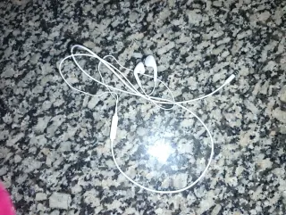 Auriculares blancos