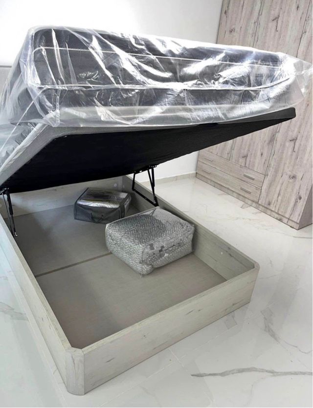 Canapè ribaltabile in legno e plastica