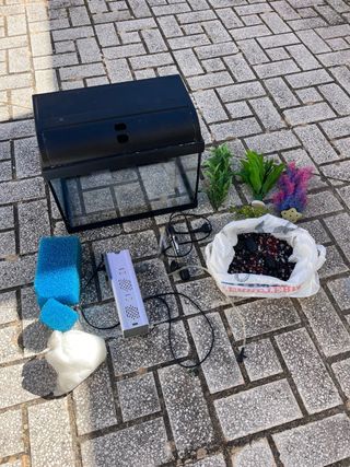 Acuario 20L completo con accesorios