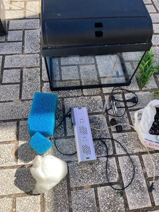 Acuario 20L completo con accesorios