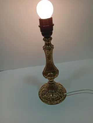 Lámpara vintage latón clásico trabajado