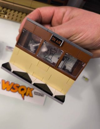 Sticker WSQK Radio 50.000 Watts Lego