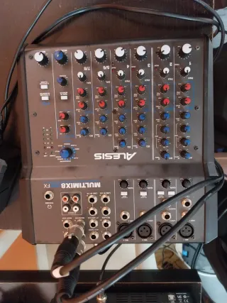 Mesa de Sonido Alesis Multimix8 USB FX