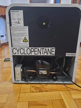 Mini nevera Mellerware blanca