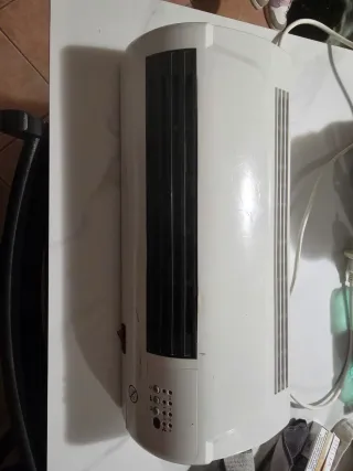 Scaldabagno da parete bianco