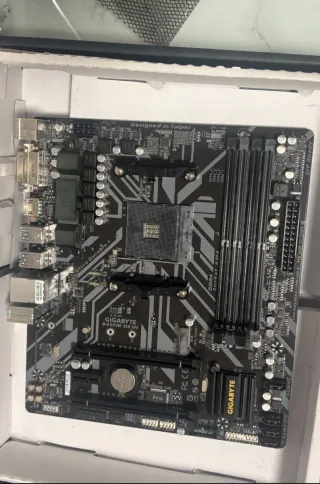 Placa Base Gigabyte B450M DS3H