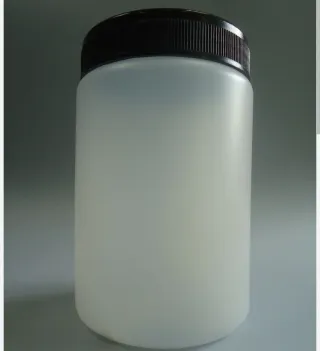 5 botes de plástico