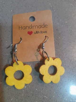 Lote 7 pares pendientes madera, metal, nacar