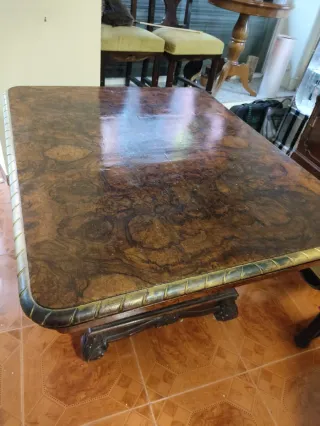 Conjunto mesa y sillas Ardeco.